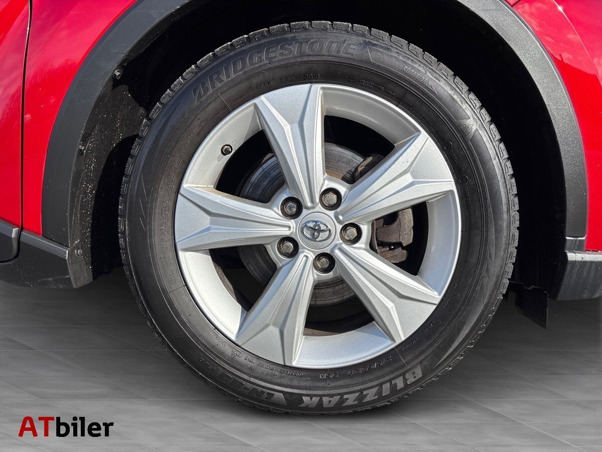 Rød Toyota C-HR fra 2020