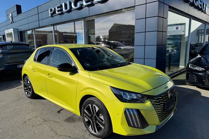 Gul Peugeot e-208 fra 2024 set udefra