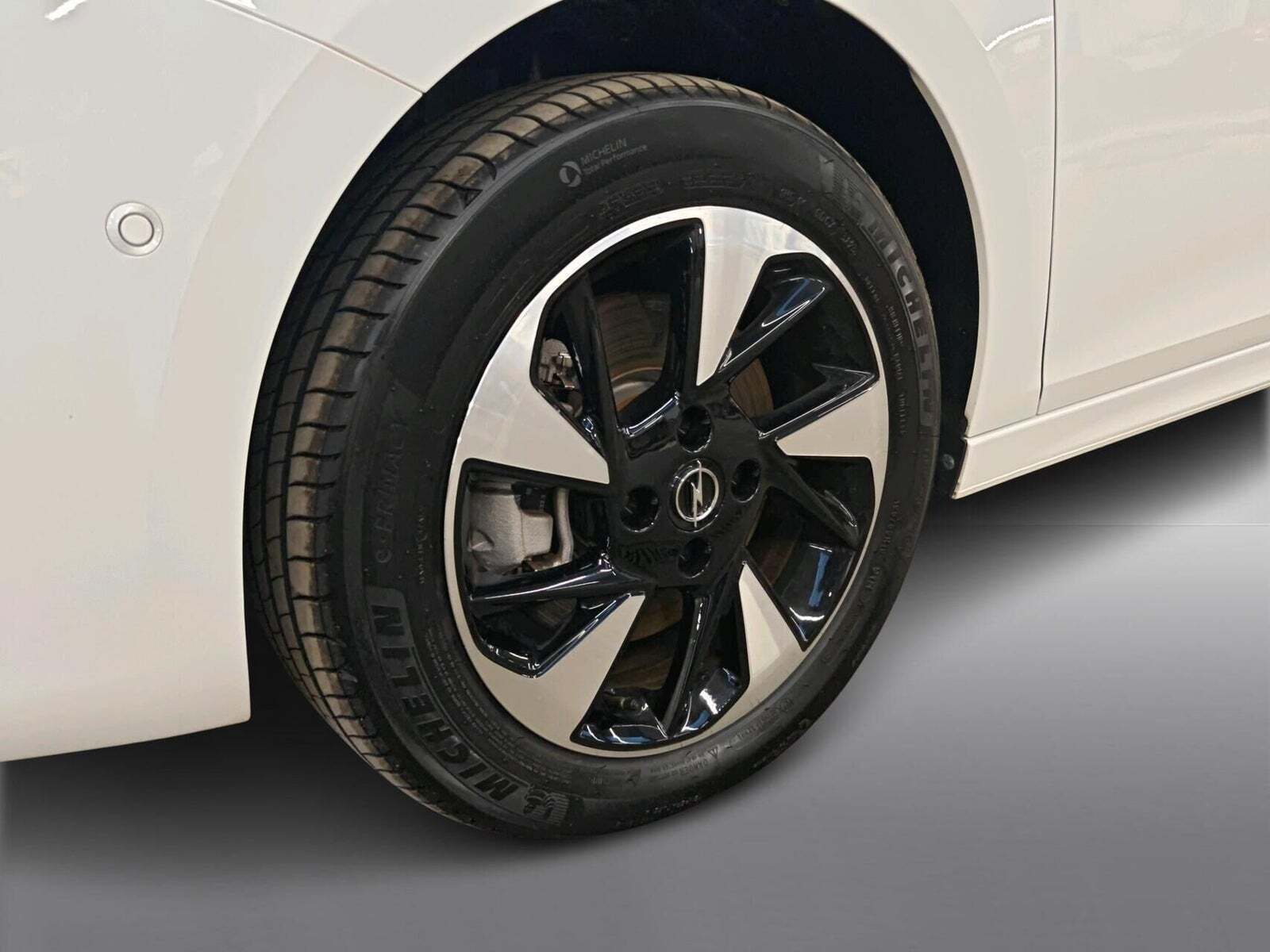 Hvid Opel Corsa-e fra 2024