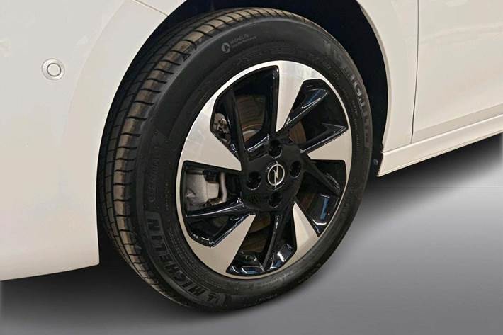 Hvid Opel Corsa-e fra 2024