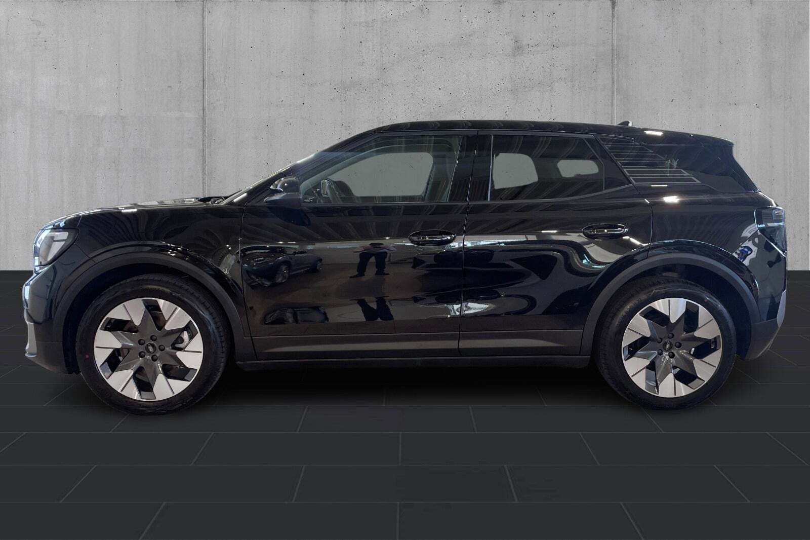 Ford Explorer 77 Premium Extended Range