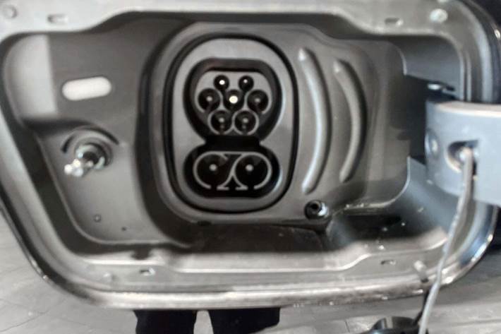 Sort Ford Explorer fra 2025