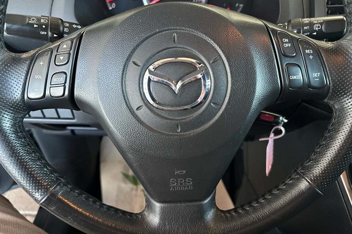 Sort Mazda 5 fra 2009 set indefra