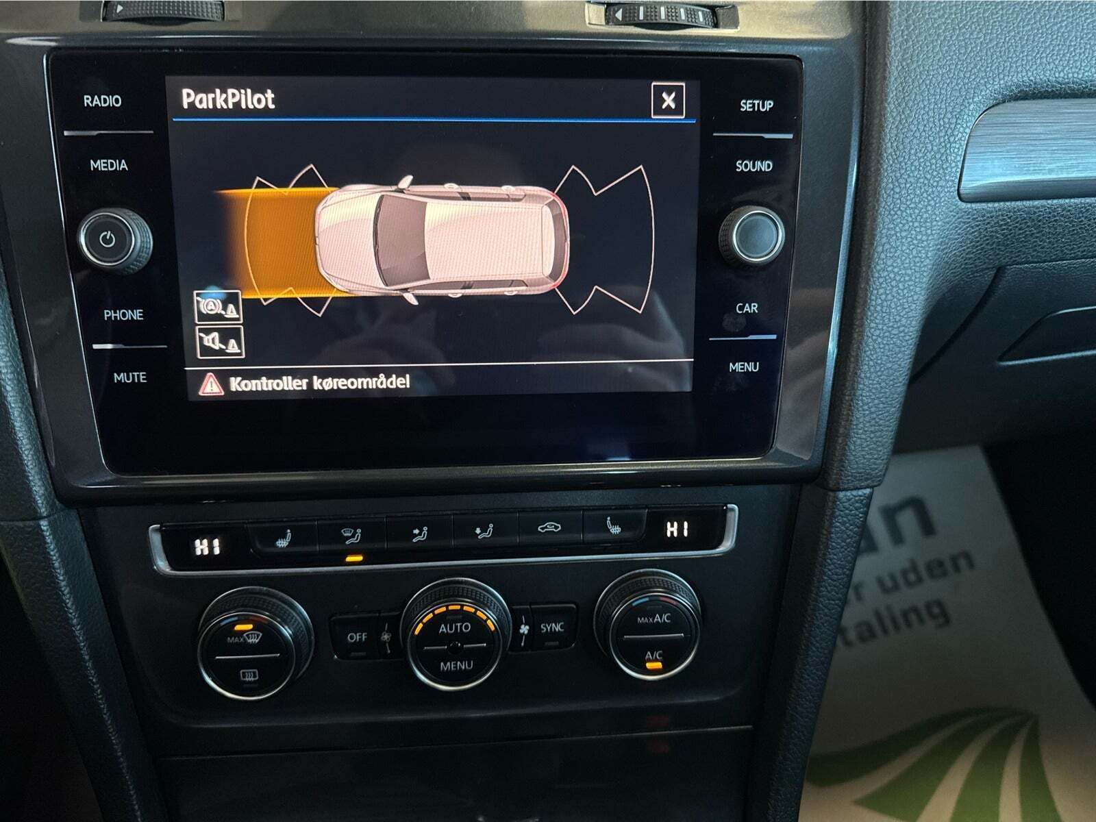 Grå VW Golf VII fra 2018