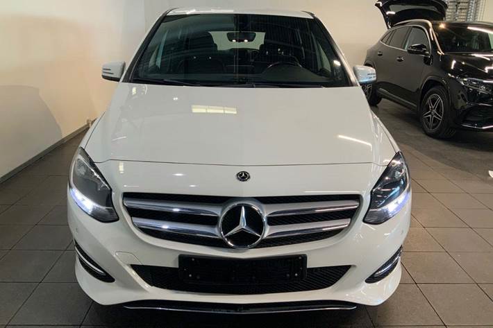 Hvid Mercedes B180 d fra 2017