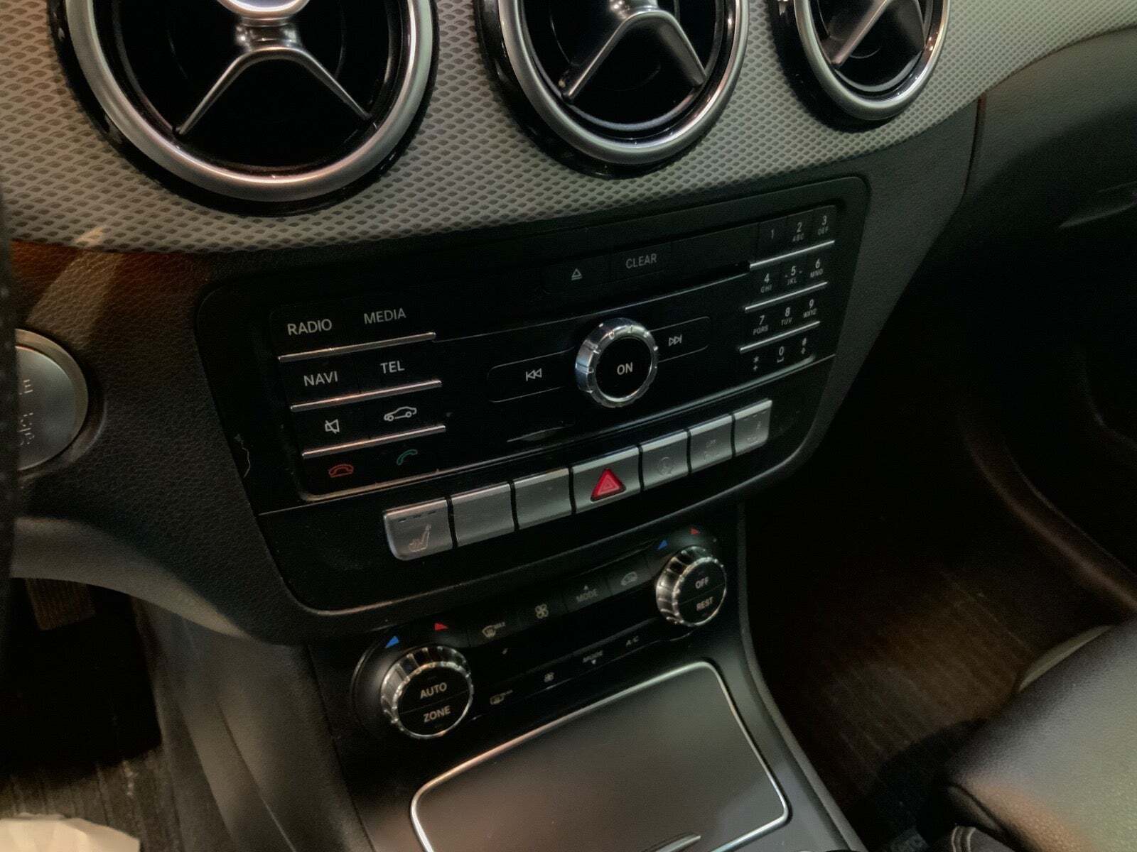 Hvid Mercedes B180 d fra 2017