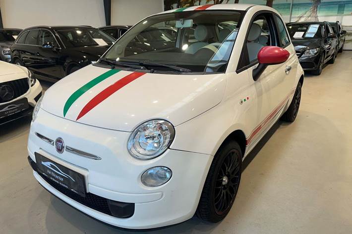 Hvid Fiat 500 fra 2011 set udefra