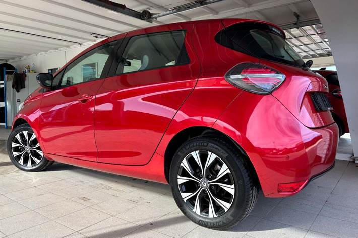Rød Renault Zoe fra 2022