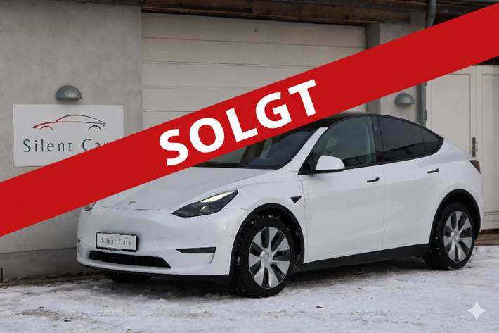 Grøn Tesla Model Y fra 2021 set udefra