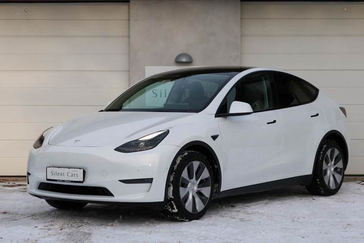 Grøn Tesla Model Y fra 2021