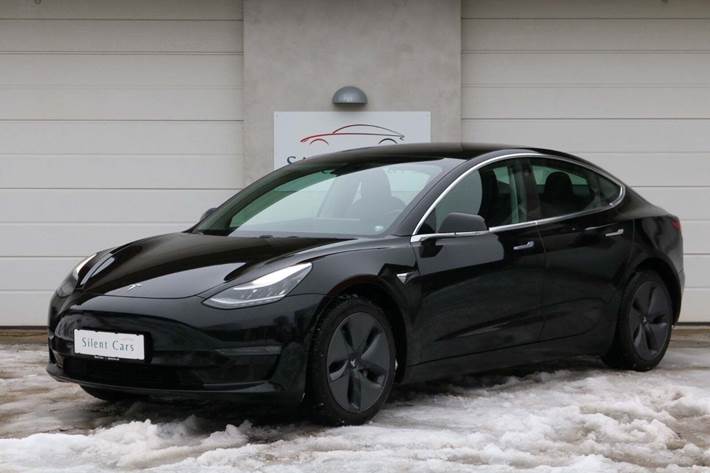 Sort Tesla Model 3 fra 2019