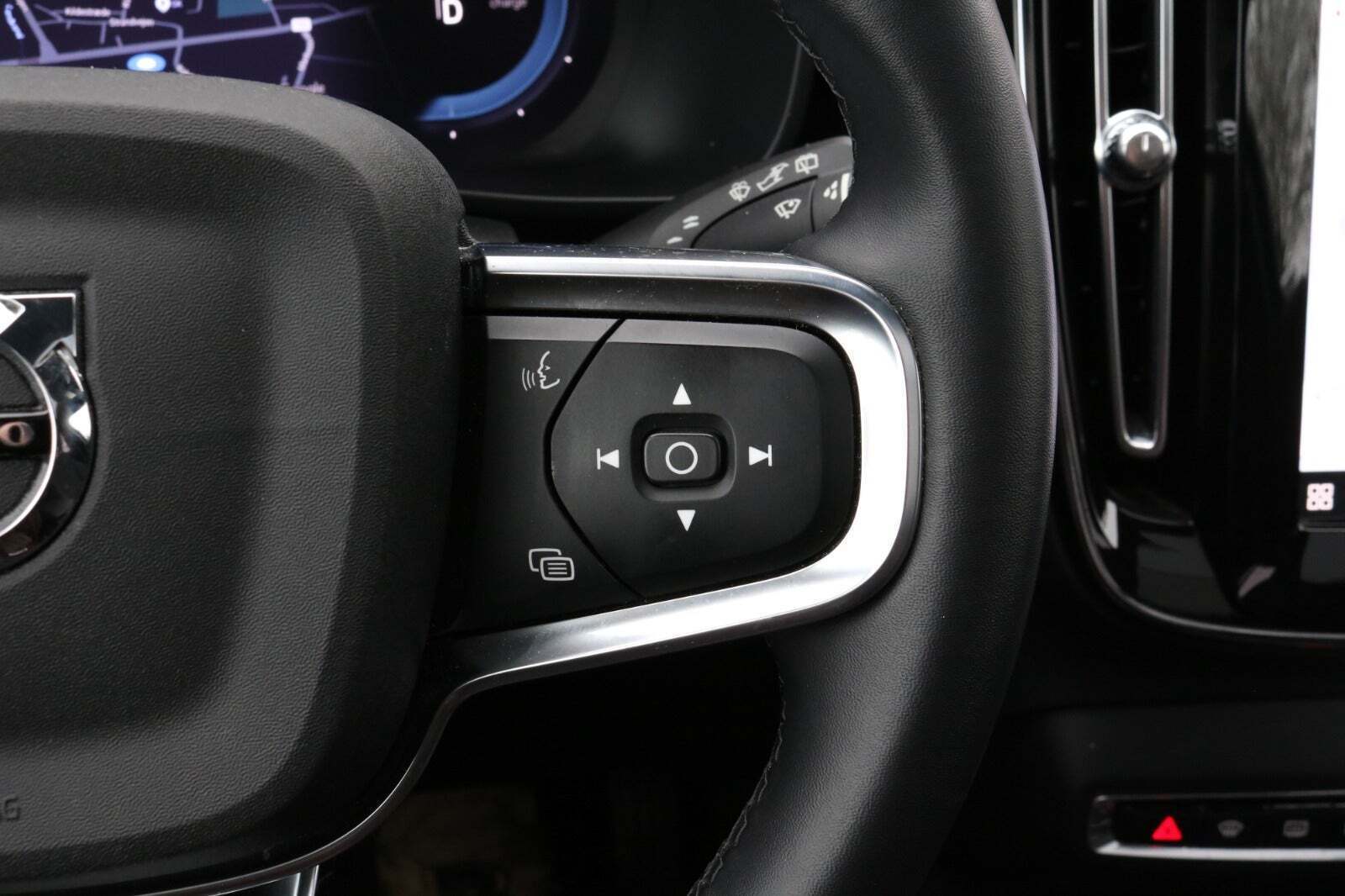 Sort Volvo XC40 fra 2023