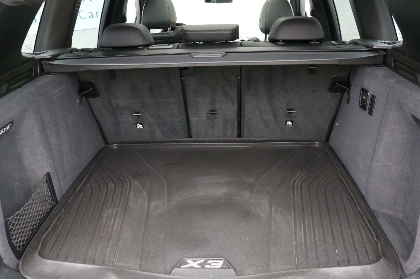 Grå BMW iX3 fra 2022