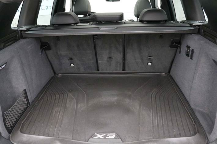 Grå BMW iX3 fra 2022