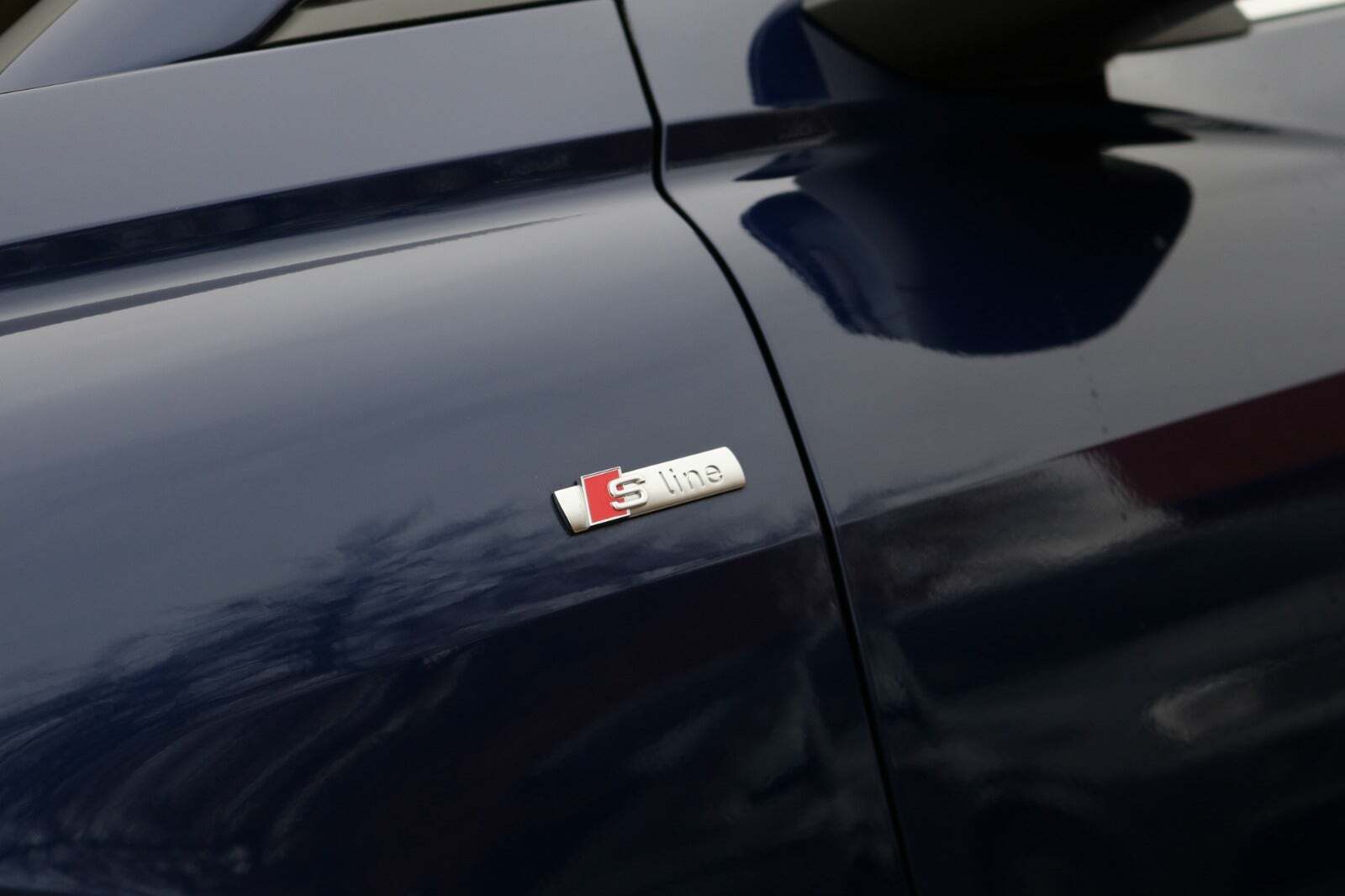 Blå Audi Q4 e-tron fra 2023