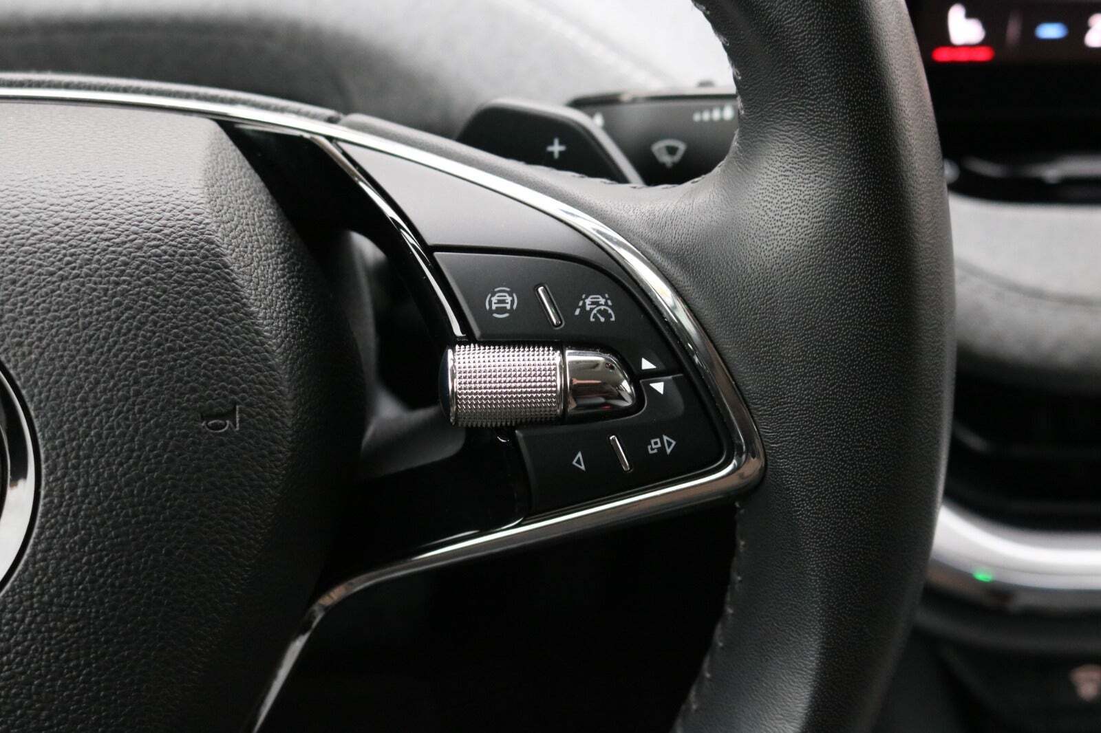 Hvid Skoda Enyaq fra 2022