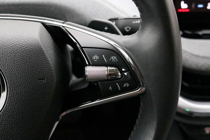 Hvid Skoda Enyaq fra 2022