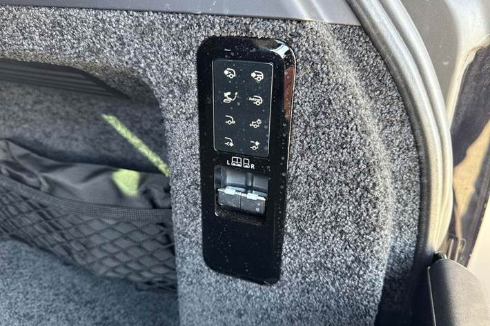 Grå Land Rover Range Rover fra 2025