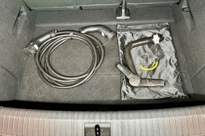 Blå Renault Megane E-Tech fra 2024