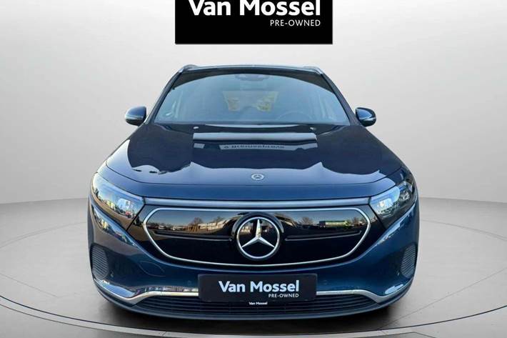 Blå Mercedes EQA250 fra 2022