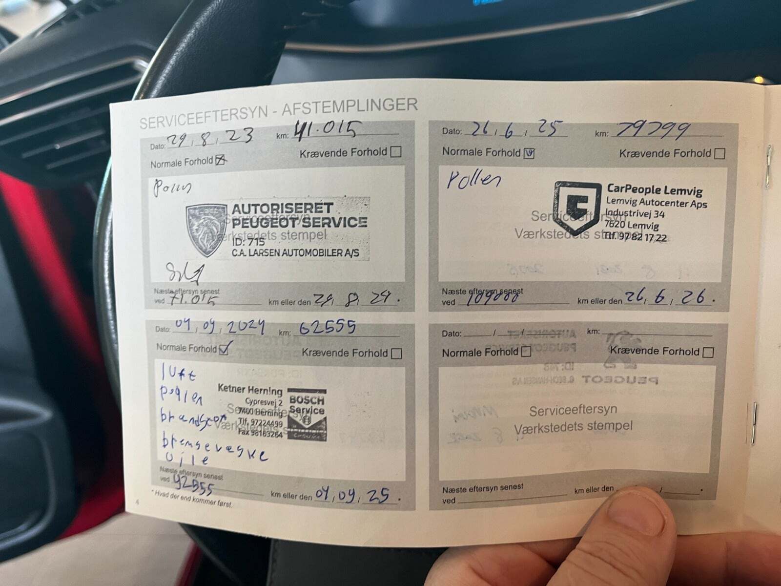 Rød Peugeot 208 fra 2020