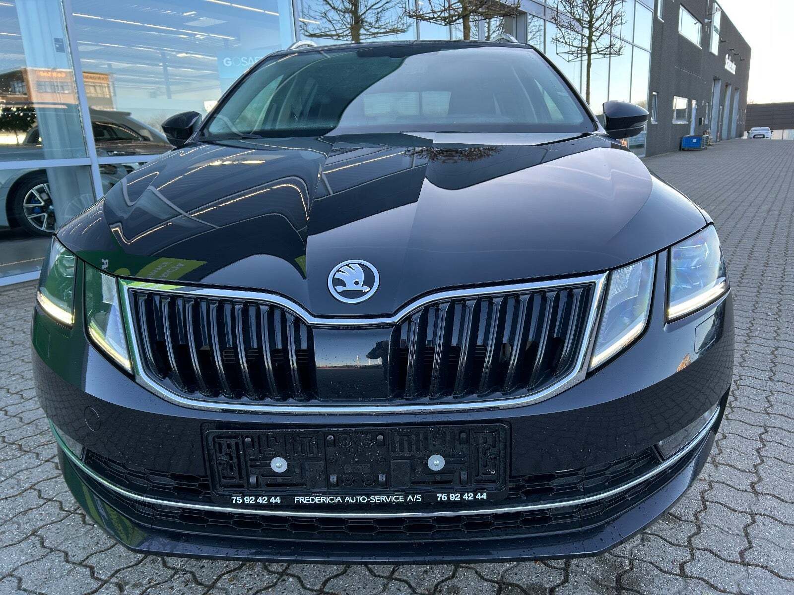 Sort Skoda Octavia fra 2019