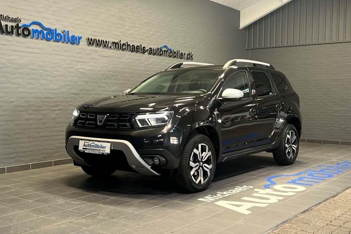 Sort Dacia Duster fra 2021 set udefra