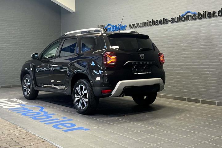 Sort Dacia Duster fra 2021
