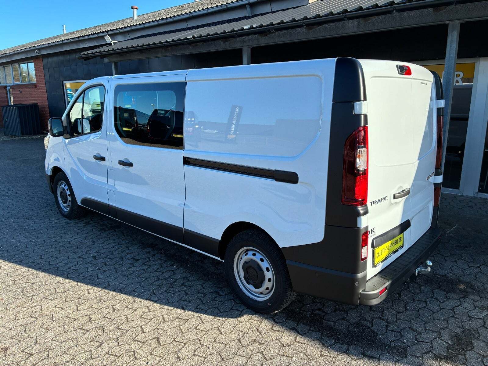 Renault Trafic 2,0 dCi 130 L2H1 Mandskabsvogn