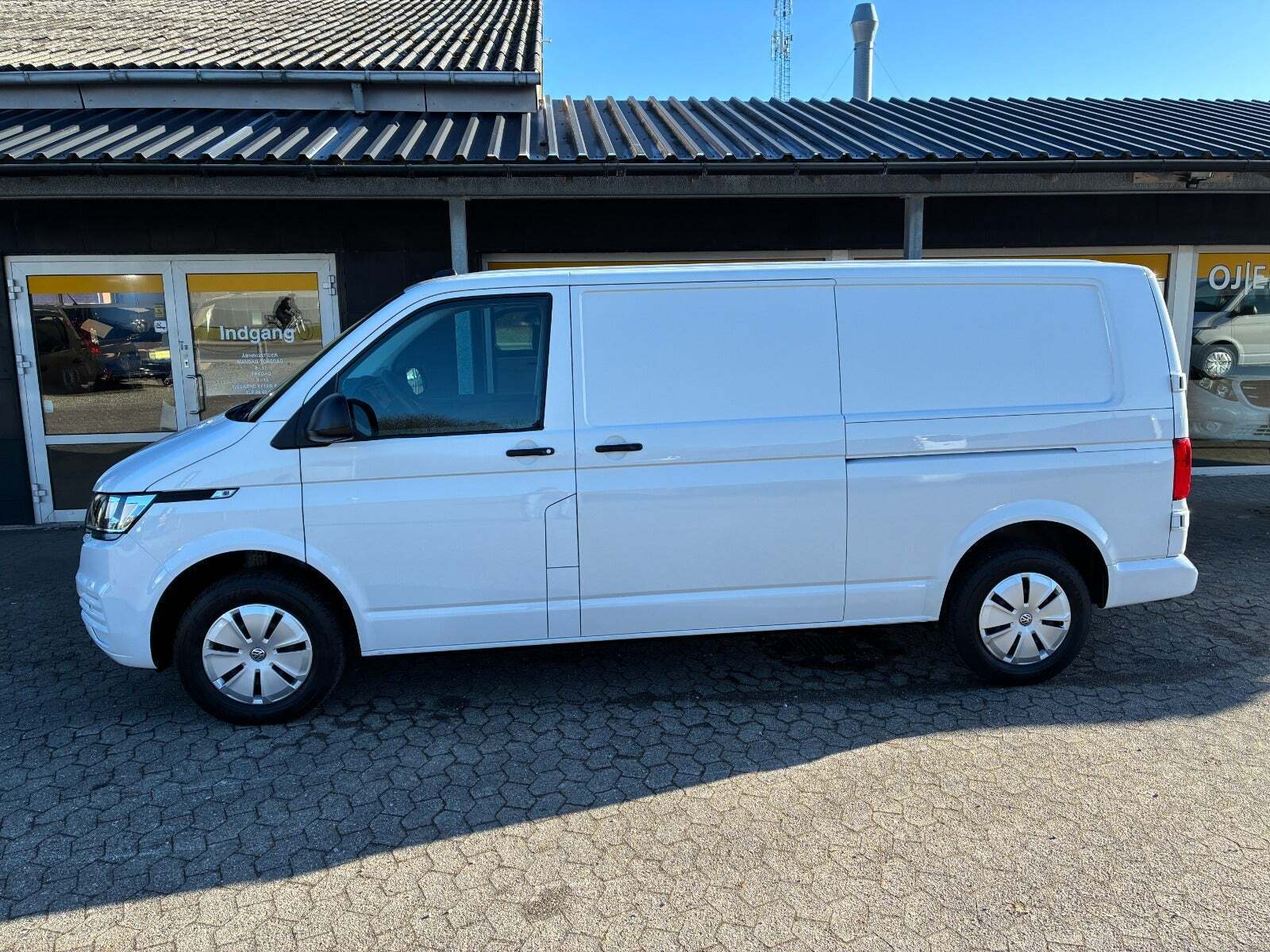 VW Transporter 2,0 TDi 150 Kassevogn lang