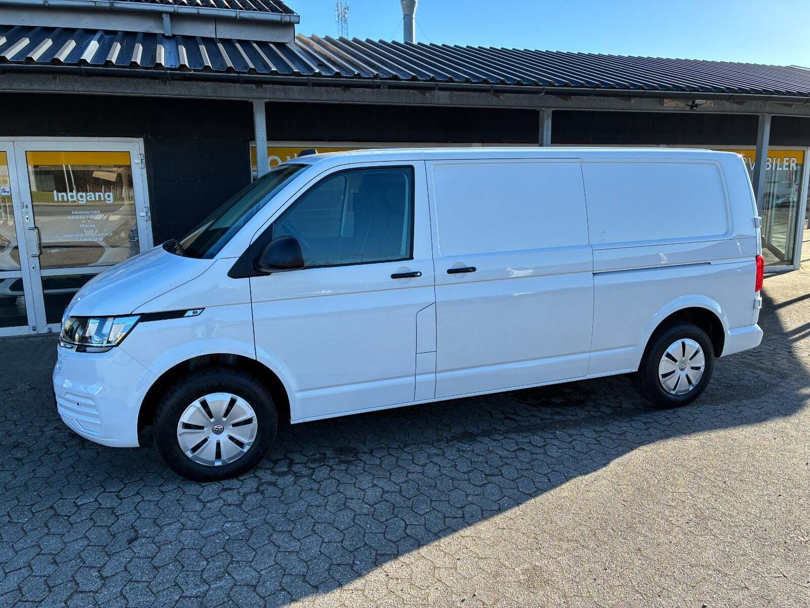 VW Transporter 2,0 TDi 150 Kassevogn lang