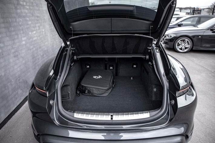 Grå Porsche Taycan 4 fra 2021