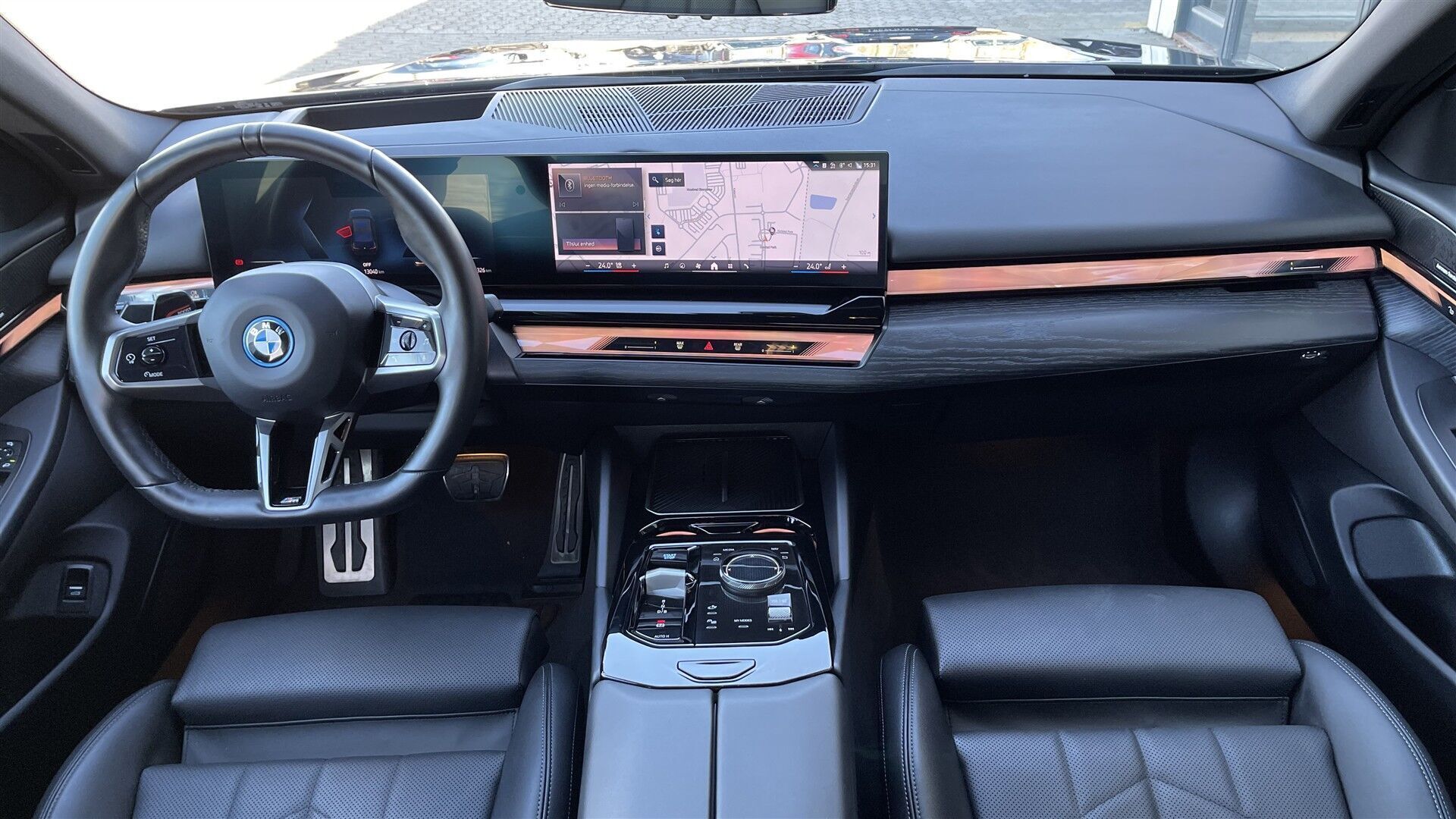 Sort BMW i5 fra 2023