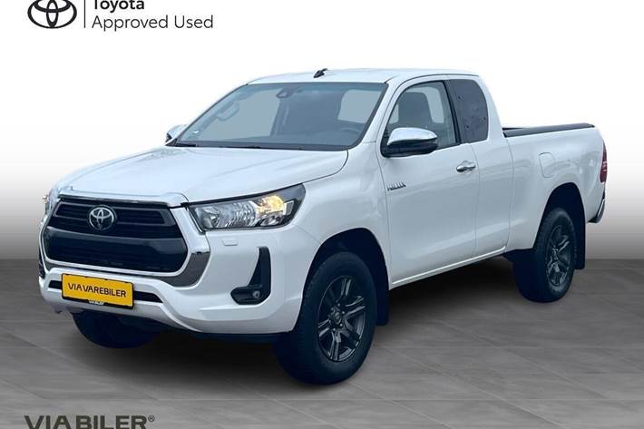 Hvid Toyota HiLux fra 2022 set udefra