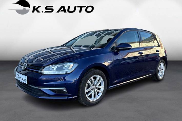 Blå VW Golf VII fra 2019 set udefra