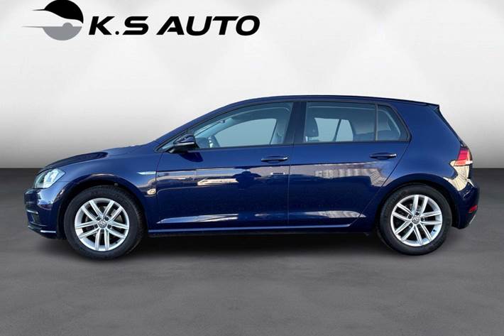 Blå VW Golf VII fra 2019