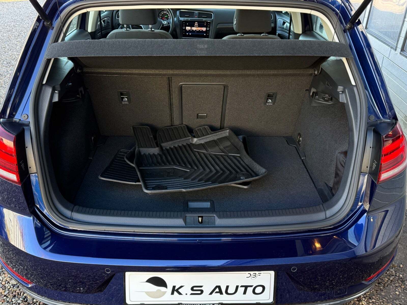 Blå VW Golf VII fra 2019