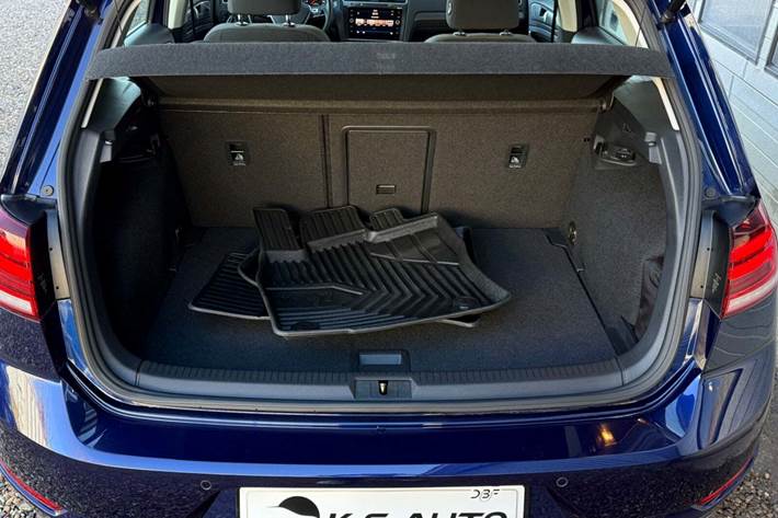 Blå VW Golf VII fra 2019