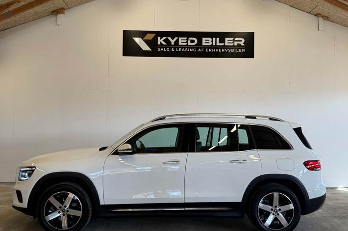 Hvid Mercedes GLB220 d fra 2022 set udefra