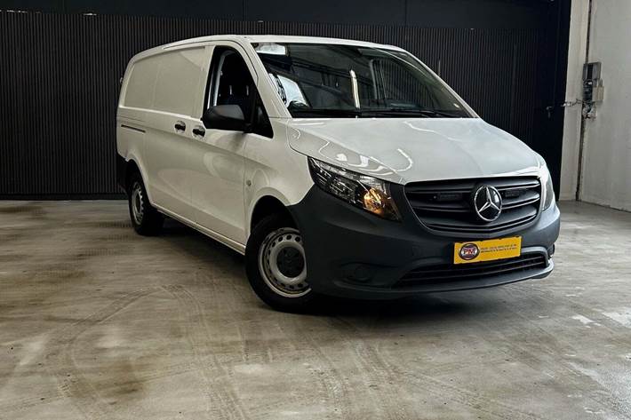 undefined Mercedes Vito 114 fra 2022 set udefra