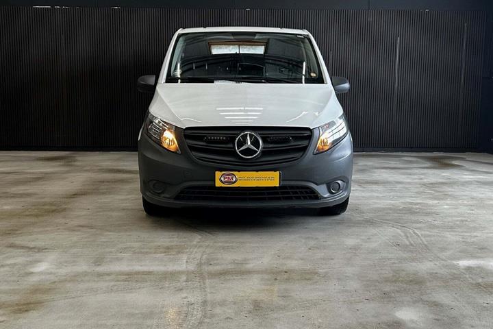 undefined Mercedes Vito 114 fra 2022 set udefra