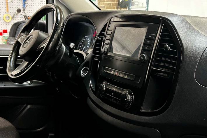 undefined Mercedes Vito 114 fra 2022