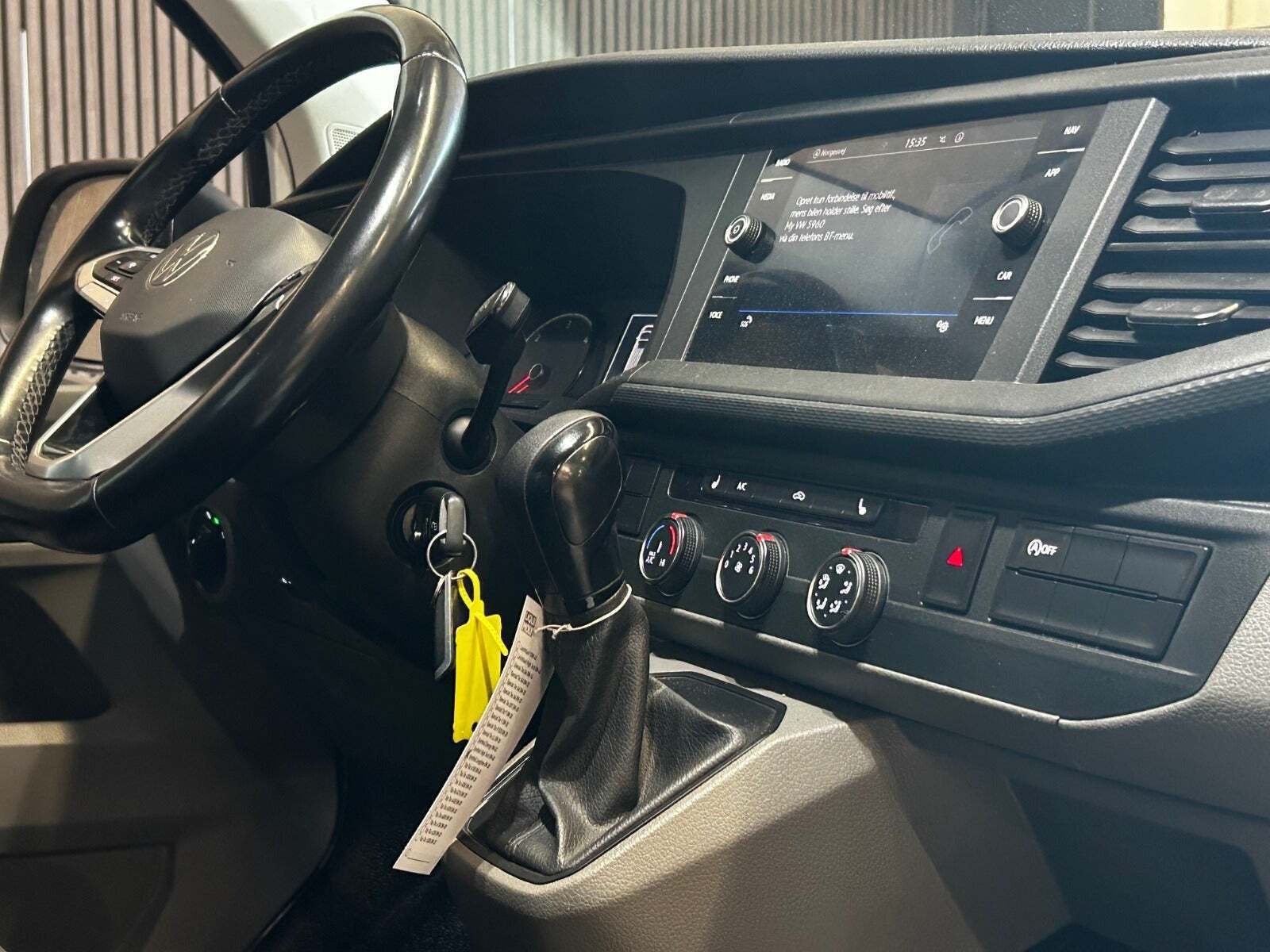 Hvid VW Transporter fra 2021