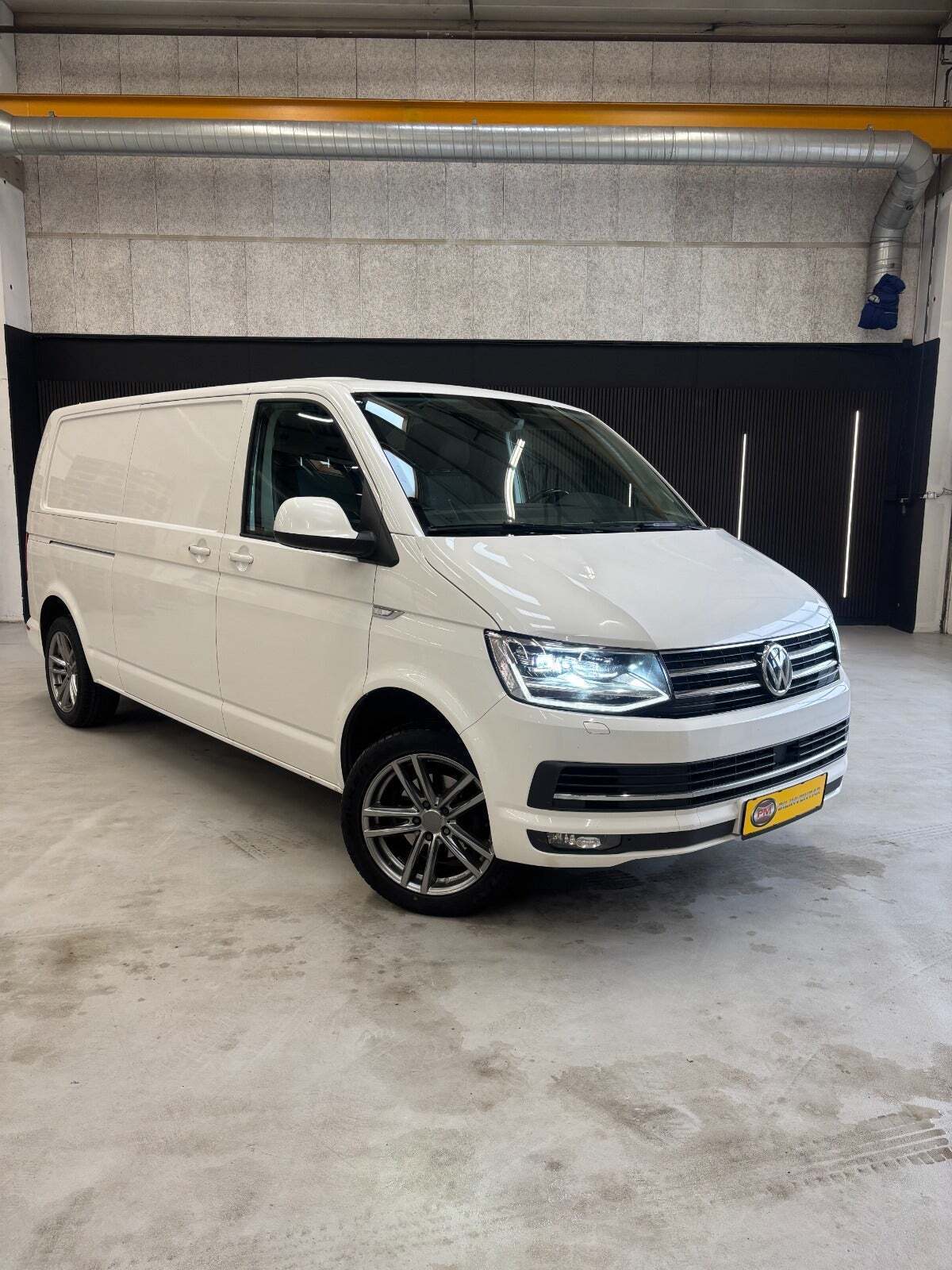 VW Transporter 2,0 TDi 150 Kassevogn DSG lang