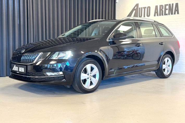 Sort Skoda Octavia fra 2019 set udefra