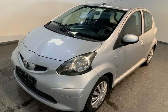 Sølv Toyota Aygo fra 2008
