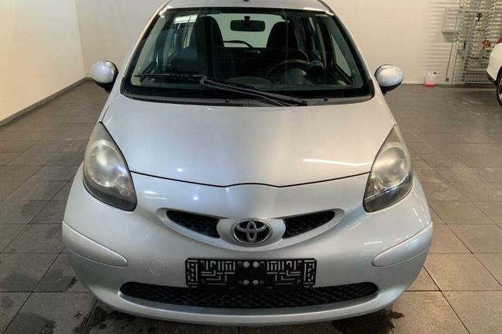 Sølv Toyota Aygo fra 2008