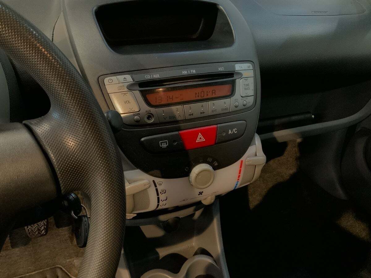 Sølv Toyota Aygo fra 2008