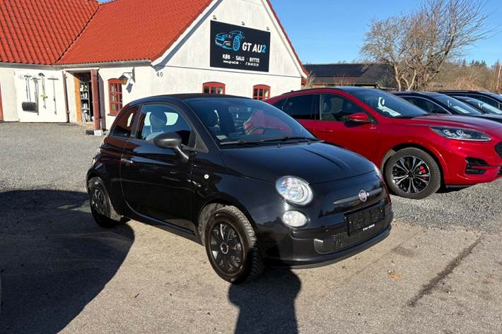 Sort Fiat 500C fra 2012 set udefra