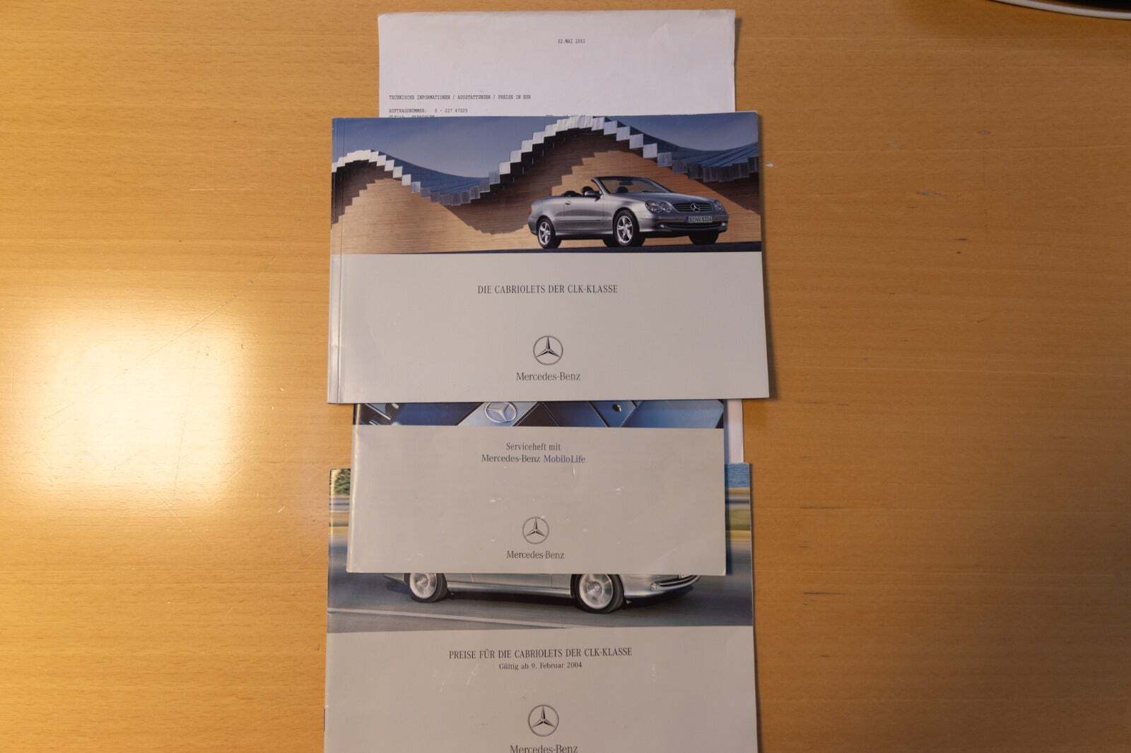 Sort Mercedes CLK240 fra 2003